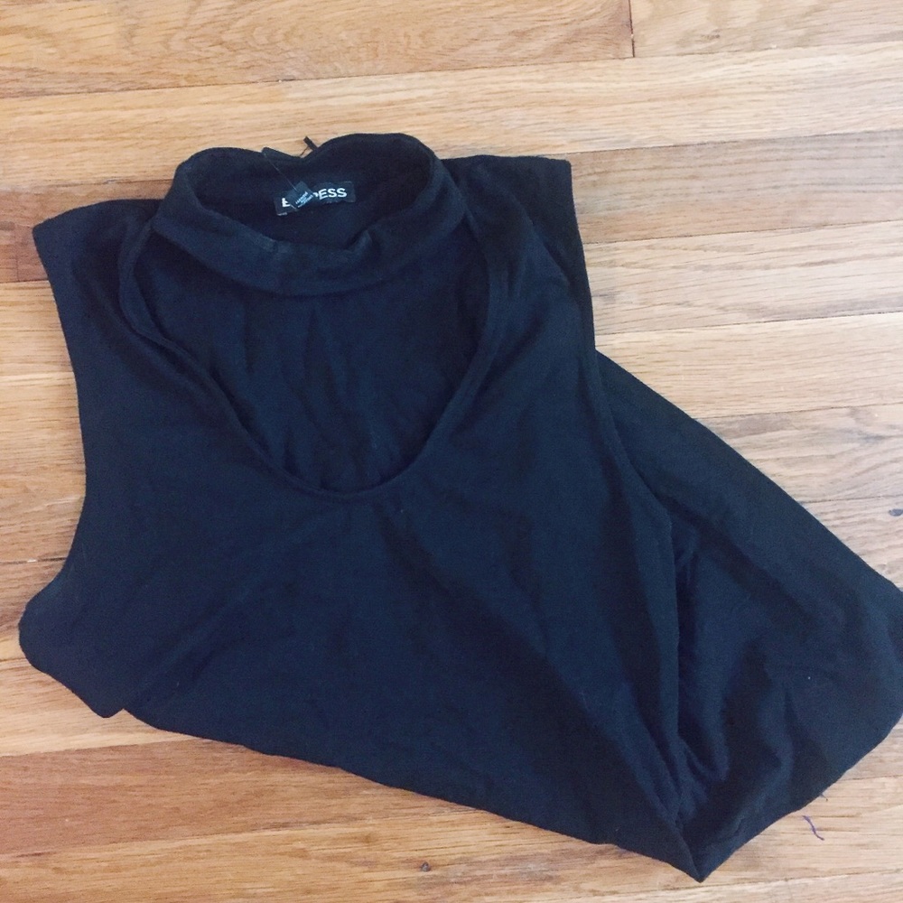 black choker tank